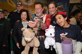 44th Annual Miracle on 1st Street Christmas Toy Giveaway - LA