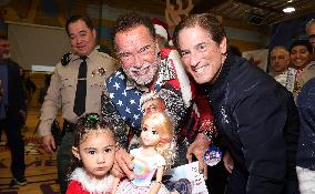 44th Annual Miracle on 1st Street Christmas Toy Giveaway - LA