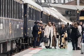 Emily in Paris cast - Paris