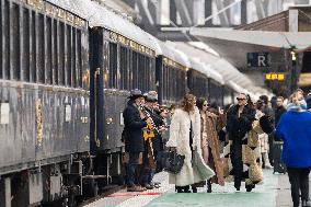 Emily in Paris cast - Paris