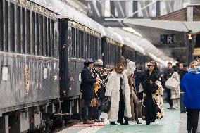 Emily in Paris cast - Paris