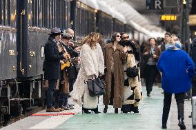 Emily in Paris cast - Paris