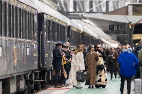 Emily in Paris cast - Paris