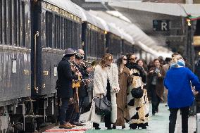 Emily in Paris cast - Paris