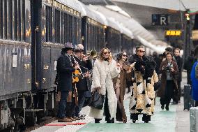 Emily in Paris cast - Paris