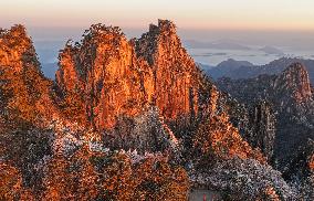 Huangshan Mountain Scenery - China