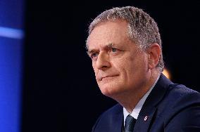 Philippe Juvin Portraits On Dimanche En Politique - Paris