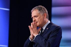 Philippe Juvin Portraits On Dimanche En Politique - Paris