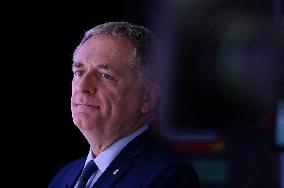 Philippe Juvin Portraits On Dimanche En Politique - Paris