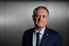 Philippe Juvin Portraits On Dimanche En Politique - Paris