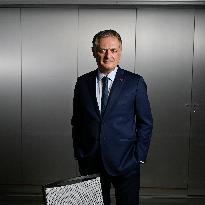 Philippe Juvin Portraits On Dimanche En Politique - Paris