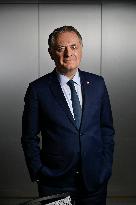 Philippe Juvin Portraits On Dimanche En Politique - Paris