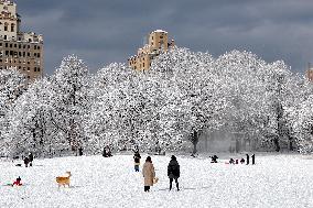 Snow During Winter Storm - NYC