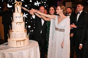 NO TABLOIDS - Christmas Ball In Monaco