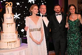 NO TABLOIDS - Christmas Ball In Monaco