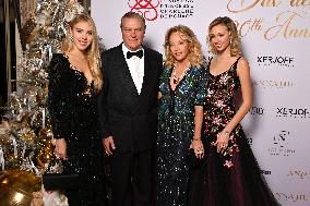 NO TABLOIDS - Christmas Ball In Monaco