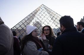 Louvre Museum workers on strike- Paris