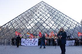 Louvre Museum workers on strike- Paris