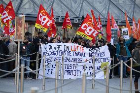 Louvre Museum workers on strike- Paris