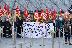 Louvre Museum workers on strike- Paris