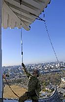 Year-end cleaning at Himeji Castle