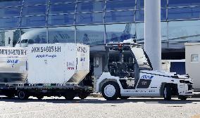 Self-driving cargo tug testing begins at Haneda airport