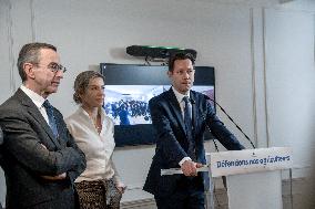Les Republicains Meeting After Clashes Between Farmers And Breeders - Paris
