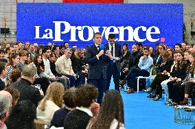 Macron Discusses Democracy Challenges With Readers - Marseille