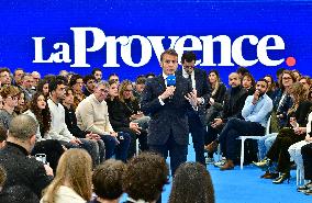 Macron Discusses Democracy Challenges With Readers - Marseille