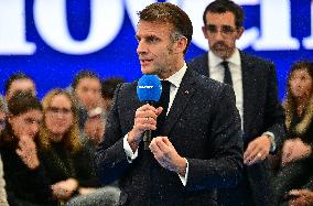 Macron Discusses Democracy Challenges With Readers - Marseille