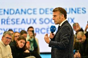 Macron Discusses Democracy Challenges With Readers - Marseille