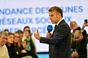 Macron Discusses Democracy Challenges With Readers - Marseille