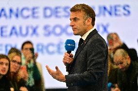 Macron Discusses Democracy Challenges With Readers - Marseille