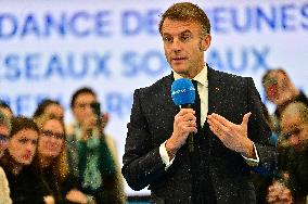 Macron Discusses Democracy Challenges With Readers - Marseille