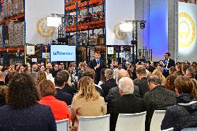 Macron Discusses Democracy Challenges With Readers - Marseille