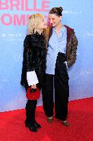 Qui Brille Au Combat - Paris