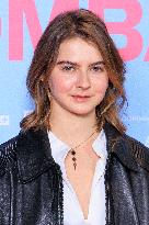 Qui Brille Au Combat - Paris