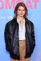 Qui Brille Au Combat - Paris