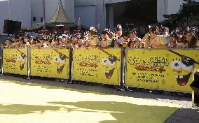 Spongebob Squarepants Places His Hand And Footprints In Cement - LA