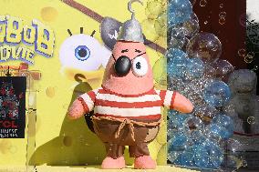 Spongebob Squarepants Places His Hand And Footprints In Cement - LA
