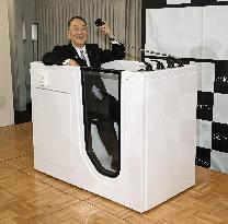 Launch of "human washing machine"