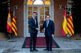 Sanchez Meets Pérez Llorca After Investiture - Madrid