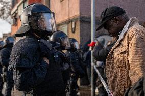 Mossos Prepare to Evict Settlement - Barcelona