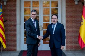 Sanchez Meets Pérez Llorca After Investiture - Madrid