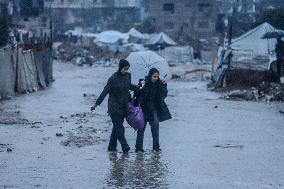 Palestinian Civilians In Jabalia - Gaza