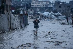 Palestinian Civilians In Jabalia - Gaza