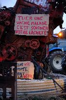 Farmers Block the A61 Motorway - Castelnaudary