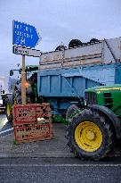 Farmers Block the A61 Motorway - Castelnaudary