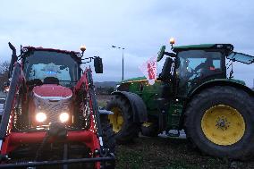 Farmers Block the A61 Motorway - Castelnaudary