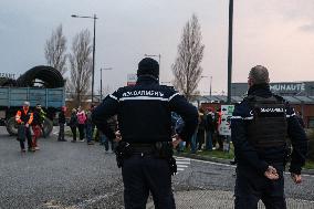 Farmers Block the A61 Motorway - Castelnaudary